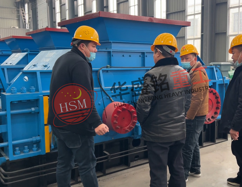 時產(chǎn)200噸瓜米石大型對輥機(jī) 時產(chǎn)200噸瓜米石大型對輥機(jī)